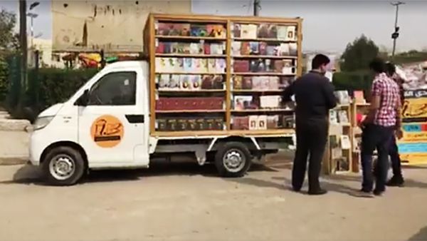 Ali al-Moussawi's mobile bookstore makes a stop at a park in Baghdad. (YouTube)
