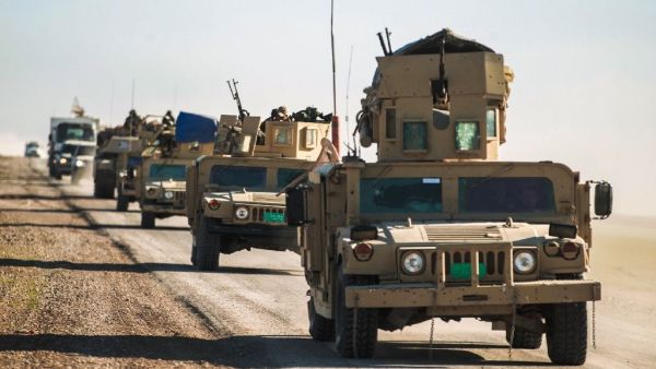 Iraqi tanks and armoured vehicles advance towards the village of Sheikh Younis, after the offensive to retake the western side of Mosul commenced on February 19, 2017. (AFP/Ahmad Al-Rubaye)