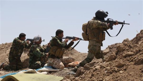 Iraqi soldiers and local militias take a stand against Daesh in the Anbar province. (AFP/File)