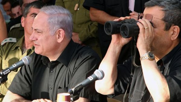 رئيس الوزراء الإسرائيلي الأسبق إيهود باراك ونظيره الحالي بنيامين نتنياهو