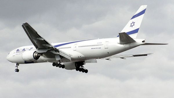 An El Al Israel Airlines plane takes off (Wikimedia Commons)