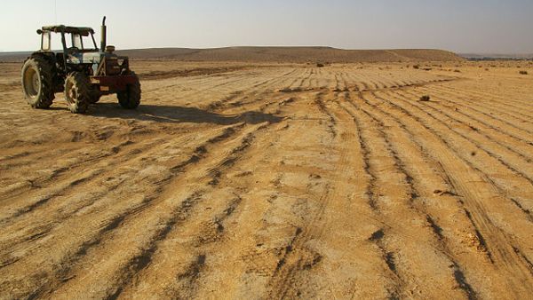 The uphill battle of growing food in the desert. A tractor stands abandoned in Israel's Negev desert. (Wikimedia Commons)