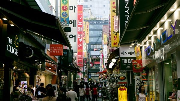 A neighborhood in Seoul, South Korea. (Pixabay)