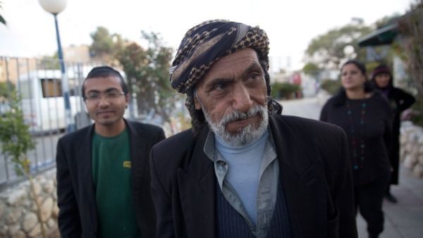 A Jewish Yemeni man arrives in Israel on March 21, 2016 after a covert operation that evacuated a group of 19 Yemeni Jews from their home country.  The evacuees were amongst the last remaining members of Yemen's ancient Jewish community, of whom an estimated 40-50 remain.  (AFP/Menahem Kahana) 