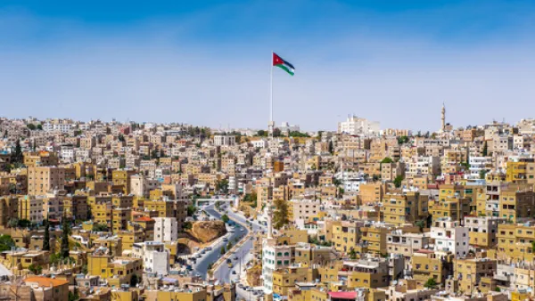 The strategy will essentially focus on financially-alienated categories that include adults with low income rates, micro-, small- and medium-sized projects, women, young people, non-Jordanians and refugees. (File photo)

