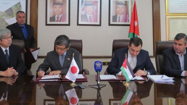 Minister of Planning and International Cooperation Imad Fakhoury signs a loan agreement with Japan’s Ambassador to Jordan Shuichi Sakurai. (Jordan Times)