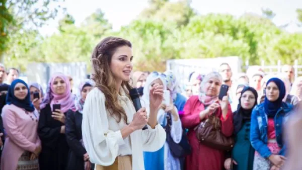 Queen Rania dedicated the award to Jordanians, whom she described as the “greatest humanitarians I know” for opening their homes and hearts to Syrian refugees. (Twitter/Rania Al Abdullah)