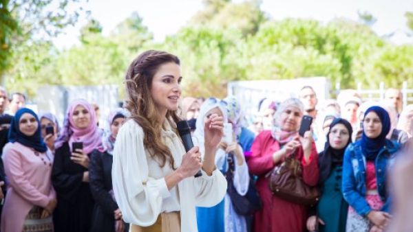 Queen Rania dedicated the award to Jordanians, whom she described as the “greatest humanitarians I know” for opening their homes and hearts to Syrian refugees. (Twitter/Rania Al Abdullah)
