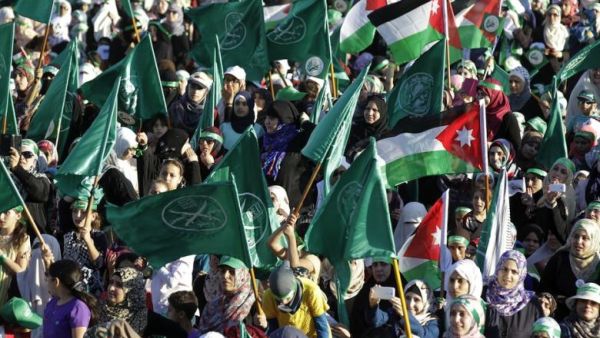 Jordanian supporters of the Muslim Brotherhood gather during a protest in the capital Amman on August 8, 2014. (AFP/Khalil Mazraawi)