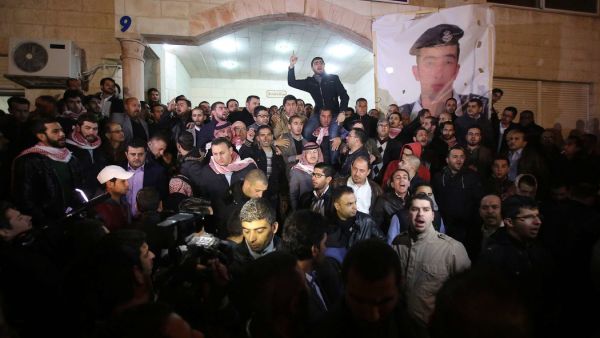 Supporters and family members of the Jordanian pilot Moaz al-Kasasbeh gathered in Amman (AFP/File Photo)	