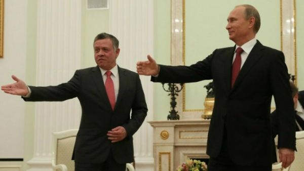 Russian President Vladimir Putin (R) welcomes King Abdullah II of Jordan (L) during their meeting at the Kremlin in Moscow, on October 2, 2014. (Sergei Ilnitsky/AFP)