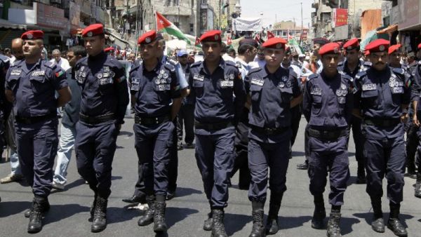Jordanian police arrest a man who stole JD98,000 from the Etihad Bank. (AFP/ File Photo)