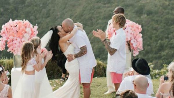 Justin Bieber proudly took on the role of groomsman at his father Jeremy Bieber's wedding in Montego Bay, Jamaica on Monday (19.02.18) (Source: rebelochelsey - Instagram)