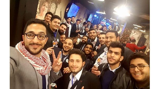 وسائل التواصل الاجتماعي تدعم آلاف المرشحين من صناع الأمل العربي من خلال البوستات والصور والفيديوهات.