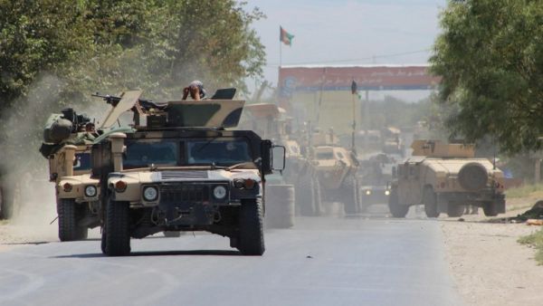 Afghan security forces head into combat with Taliban militants in the Charkhab area of northeastern Kunduz province on August 20, 2016. (AFP/Bashir Khan Safi)