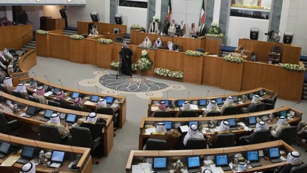 أمير الكويت يكلف رئيس الحكومة المستقيلة الشيخ جابر المبارك الصباح بتشكيل الحكومة الجديدة

