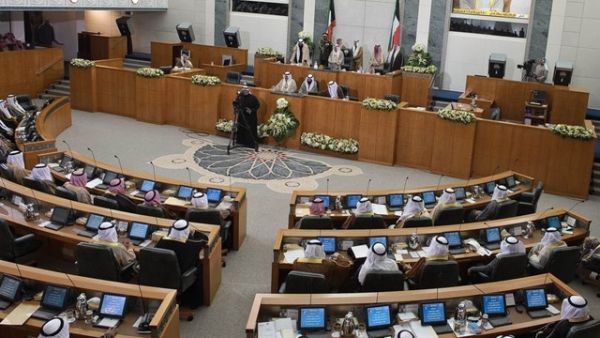 أمير الكويت يكلف رئيس الحكومة المستقيلة الشيخ جابر المبارك الصباح بتشكيل الحكومة الجديدة

