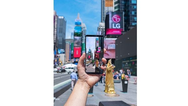 The LG G7 ThinQ+’s also features LG’s brilliant Super Bright Display technology. With a brightness of 1000nits.