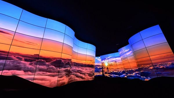 LG OLED Canyon