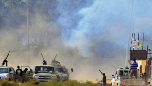  اشتباكات عنيفة دارت الاثنين في بنينا بمدينة بنغازي الليبية