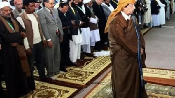 القذافي قال انه سيشارك في المظاهرات