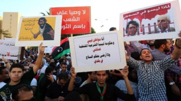 ليبيون يرفضون الجماعات المسلحة/أ.ف.ب