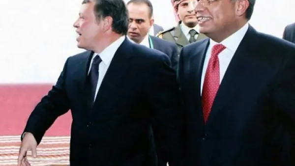 العاهل الاردني الملك عبدالله الثاني والسفير الليبي السابق محمد البرغثي 