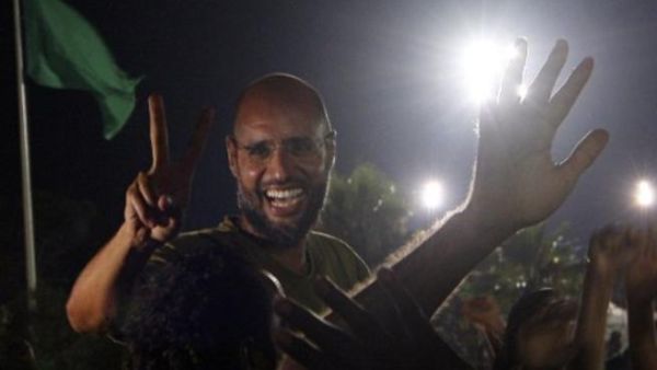 ظهور سيف الإسلام  أمام فندق في طرابلس أثار موجة من الشكوك في كل ما يعلنه الثوار