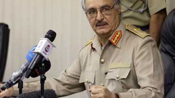 القائد العسكري خليفة حفتر