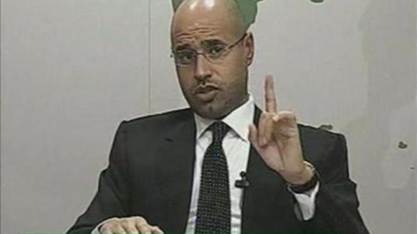 سيف القذافي خلال القائه كلمته عبر التلفزيون