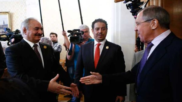 وزير الخارجية الروسي، سيرجي لافروف يلتقي المشير خليفة حفتر