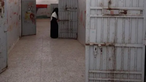  أكثر من 10 سجناء قبض عليهم، والملاحقة جارية لضبط بقية السجناء