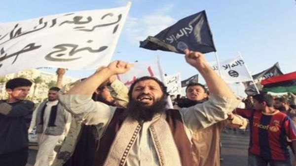 أنصار القاعدة يتظاهرون في بنغازي ضد المجلس الإنتقالي