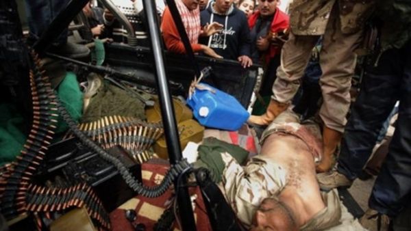 قتال عنيف بين الثوار وقوات القذافي