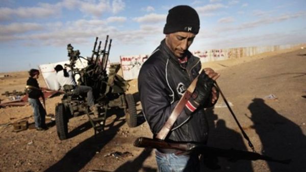 كر وفر بين المحتجين وقوات القذافي