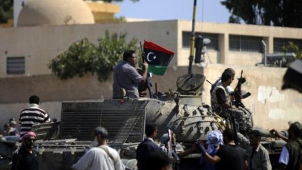 السكان لا يستطيعون الخروج من منازلهم في طرابلس بسبب إطلاق النار المتواصل