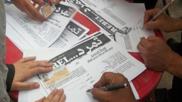 فتح صفحات على فيسبوك مثل (حركة الرفض) الليبية  و”حركة تمرد ليبيا الجديدة لاسقاط الاحزاب” 