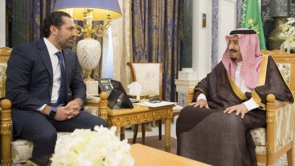 King Salman bin Abdulaziz al-Saud (R) meeting with Lebanese caretaker prime minister Saad Hariri in Riyadh. (AFP/ File Photo)