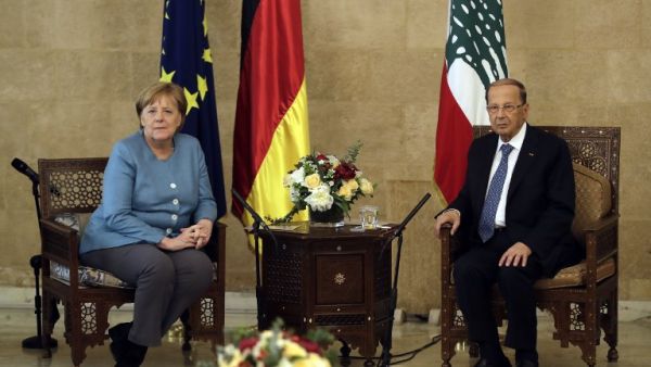 German Chancellor Angela Merkel (L) meets with Lebanese President Michel Aoun at the presidential palace in Baabda, Beirut, during her official visit on June 22, 2018. (JOSEPH EID/ AFP)