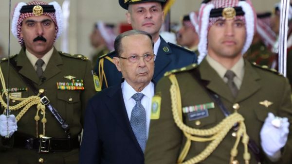 Lebanese President Michel Aoun (C) and Jordan's King Abdullah II (unseen) review the honour guard during an official welcome ceremony at Marka airport in Amman on February 14, 2017. (AFP/Khalil Mazraawi)
