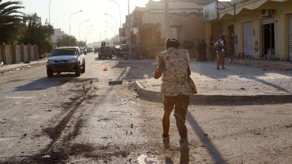 A member of the forces loyal to Libya's UN-backed Government of National Accord (GNA) runs on a street on August 21, 2016 in the coastal city of Sirte, east of the capital Tripoli. (AFP/Mahmud Turkia)