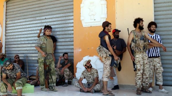 Forces loyal to Libya's UN-backed unity government gather in Sirte's centre as they advance to recapture the city from Daesh on June 10, 2016. (AFP/Mahmud Turkia)
