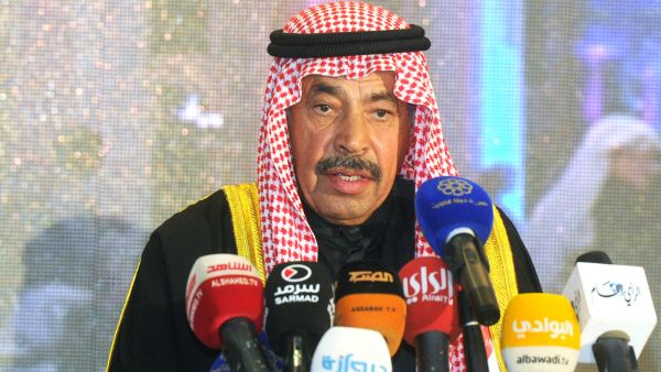 الشاعر الكويتي عبد العزيز سعود البابطين (المصدر: كونا) الشاعر الكويتي عبد العزيز سعود البابطين (المصدر: كونا)
