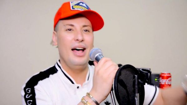 Houari Manar, a 38-year-old rai singer announced dead on Monday while undergoing a plastic surgery in Algeria. (Socialmedia)