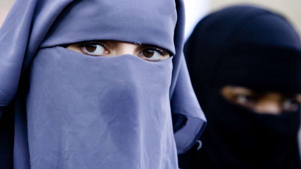 هل سيحظر المغرب ارتداء البرقع بعد منع بيعه؟!
