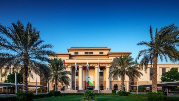 تهدف المبادرات إلى رفع مستوى التواصل بين كافة طلبتها وأعضاء كادرها الأكاديمي للارتقاء بمستوى العملية التعليمية التي تقدمها الجامعة في إطار استراتيجيتها لتقديم مستوى تعليمياً عالمياً لطلبتها.
