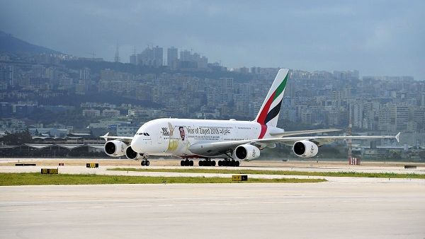 طائرة الإمارات الإيرباص A380 في مطار بيروت الدولي لأول مرة.