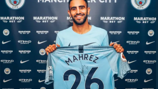 نجم كرة القدم الجزاري رياض محرز (twitter.com/ManCity/media)
