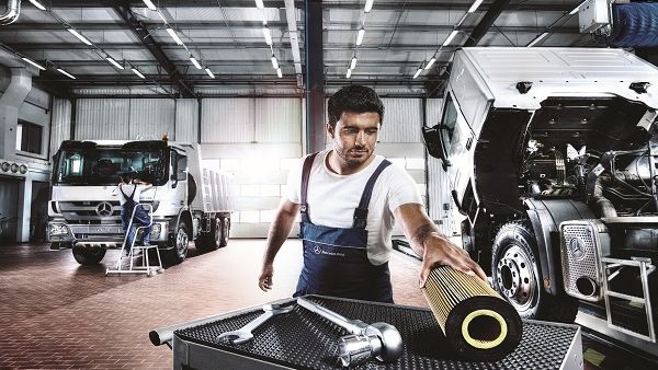 سيقوم الفنيون المعتمدون لدى مرسيدس - بنز عُمان بإجراء الفحص الصحي الشامل لشاحنات أكتروس في مسقط.