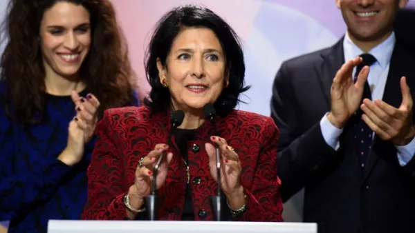 Presidental candidate Salome Zurabishvili addresses the media in Tbilisi on November 28, 2018. (Vano SHLAMOV / AFP)